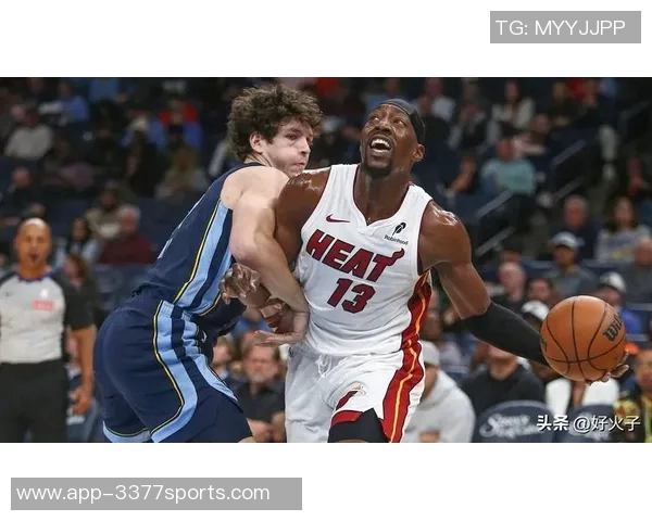 热火队远程轰炸三分球表现出色八名球员共同贡献19记三分球