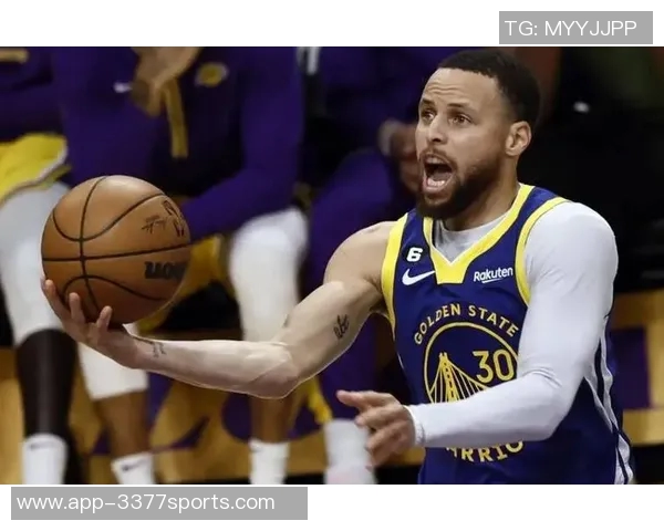 科尔透露库里缺席训练但与队友共同观看比赛录像积极参与备战 科尔透露库里缺席训练但与队友共同观看比赛录像积极参与备战